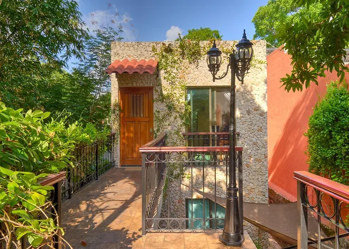 Casa Del Maya Bed & Breakfast
